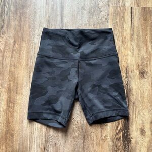 Lululemon Wunder Train High Rise Short